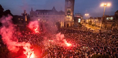 Burdy w Poznaniu! Ranni policjanci, zniszczony wóz TVP!