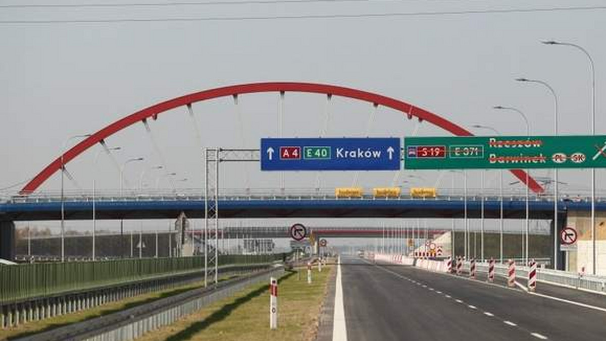 Redakcja Nowin24 sprawdziła, ile zajmuje przejazd najnowszym odcinkiem autostrady A4 z Dębicy do Rzeszowa.
