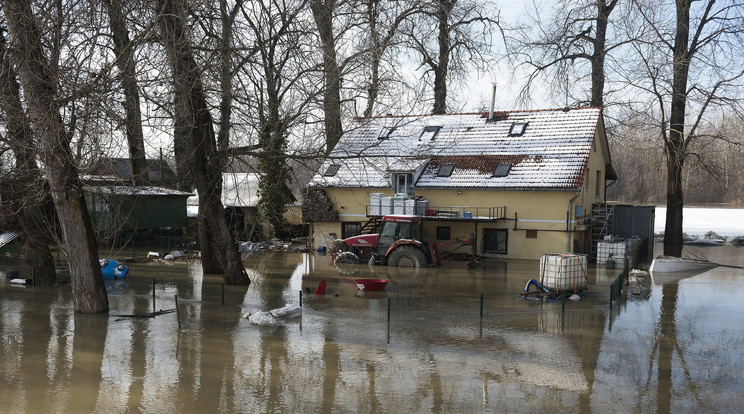  A legnagyobb elöntések továbbra is a Körösök és a Közép-Tisza vidékén vannak: 38 hektár már víz alatt van /Fotó: MTI-Balázs Attila