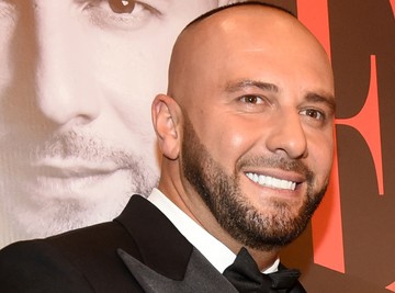 OVAJ LEPOTAN JE SIN DADA POLUMENTE: Dobio naslednika sa rijaliti učesnicom, posvetio joj je pesmu (FOTO)