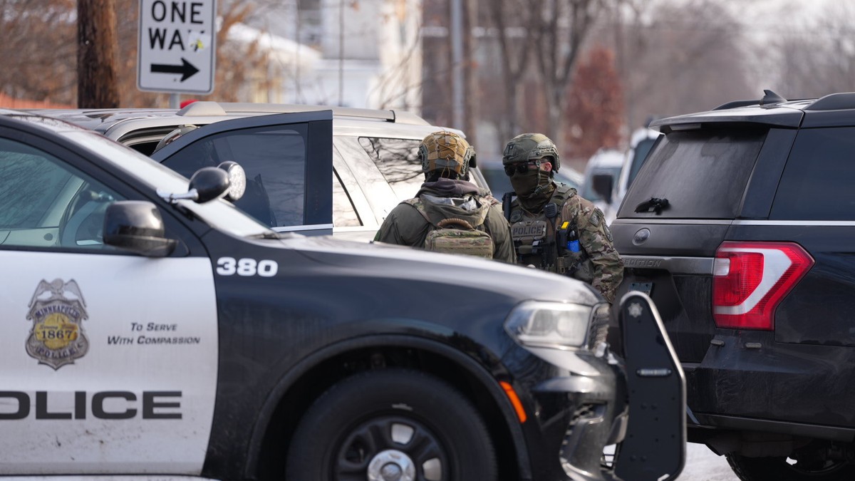 ŠEST OSOBA UPUCANO, MEĐU NJIMA I DETE! Horor na paradi u Luizijani: Ljudi bežali u panici, policija uhapsila osumnjičenog (VIDEO)  Kép