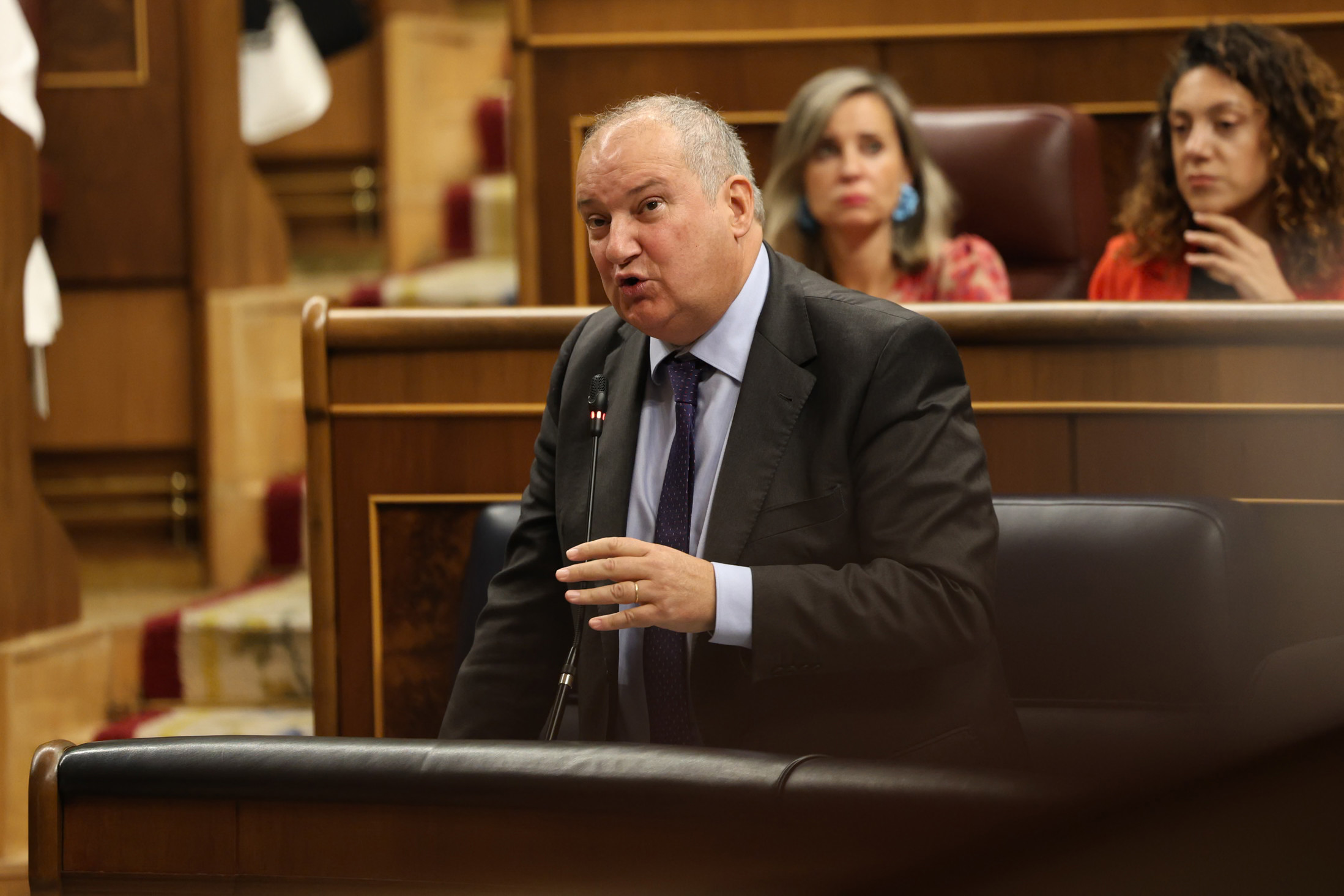 España garantiza ayudas para coches eléctricos: Solo el 9% las ve atractivas