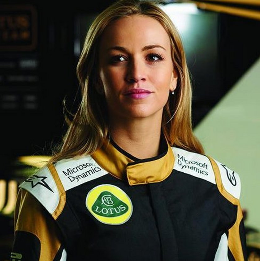 Seksowna Carmen Jorda nowym kierowcą F1 marki Lotus! Galeria