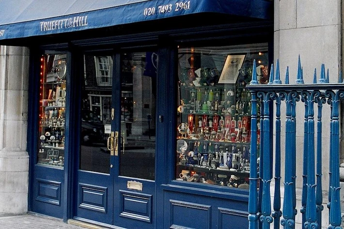 ruefitt and Hill Shop Front London 71 St James Street