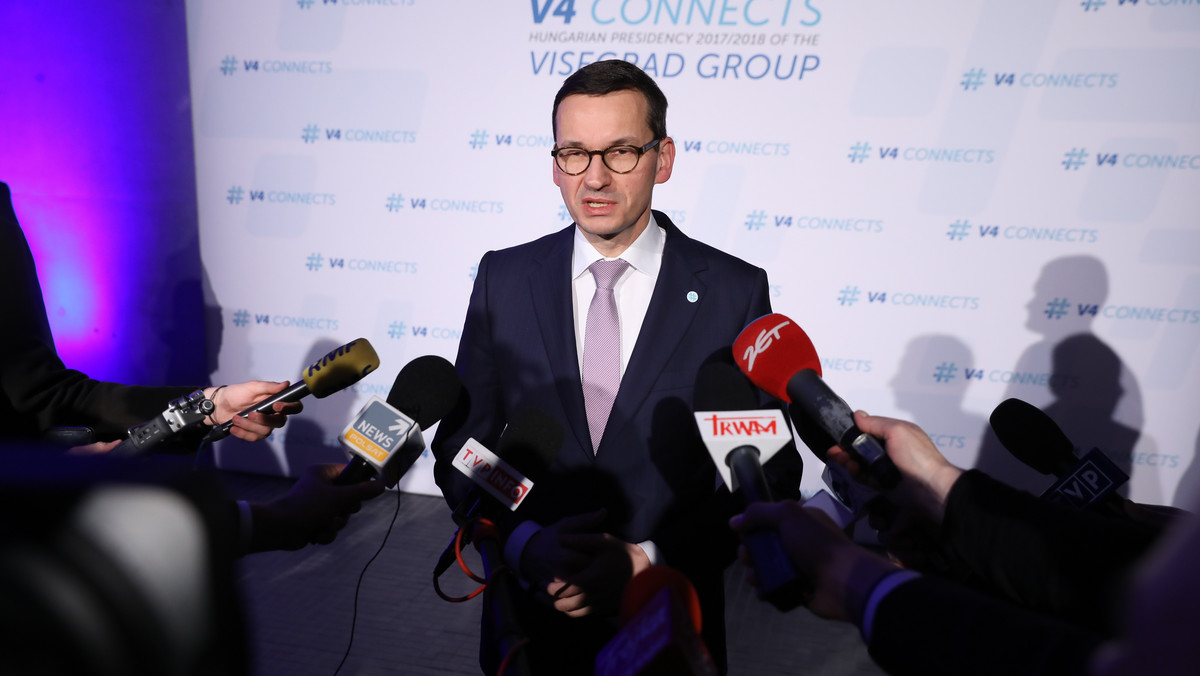 Wizyta premiera Mateusza Morawieckiego w Centrum Zarządzania Kryzysowego wojewody dolnośląskiego jest związana z wczorajszą katastrofą budowlaną, do której doszło w Mirsku. Po wybuchu gazu zawaliła się tam kamienica; nikt nie zginął, 9 osób zostało rannych.