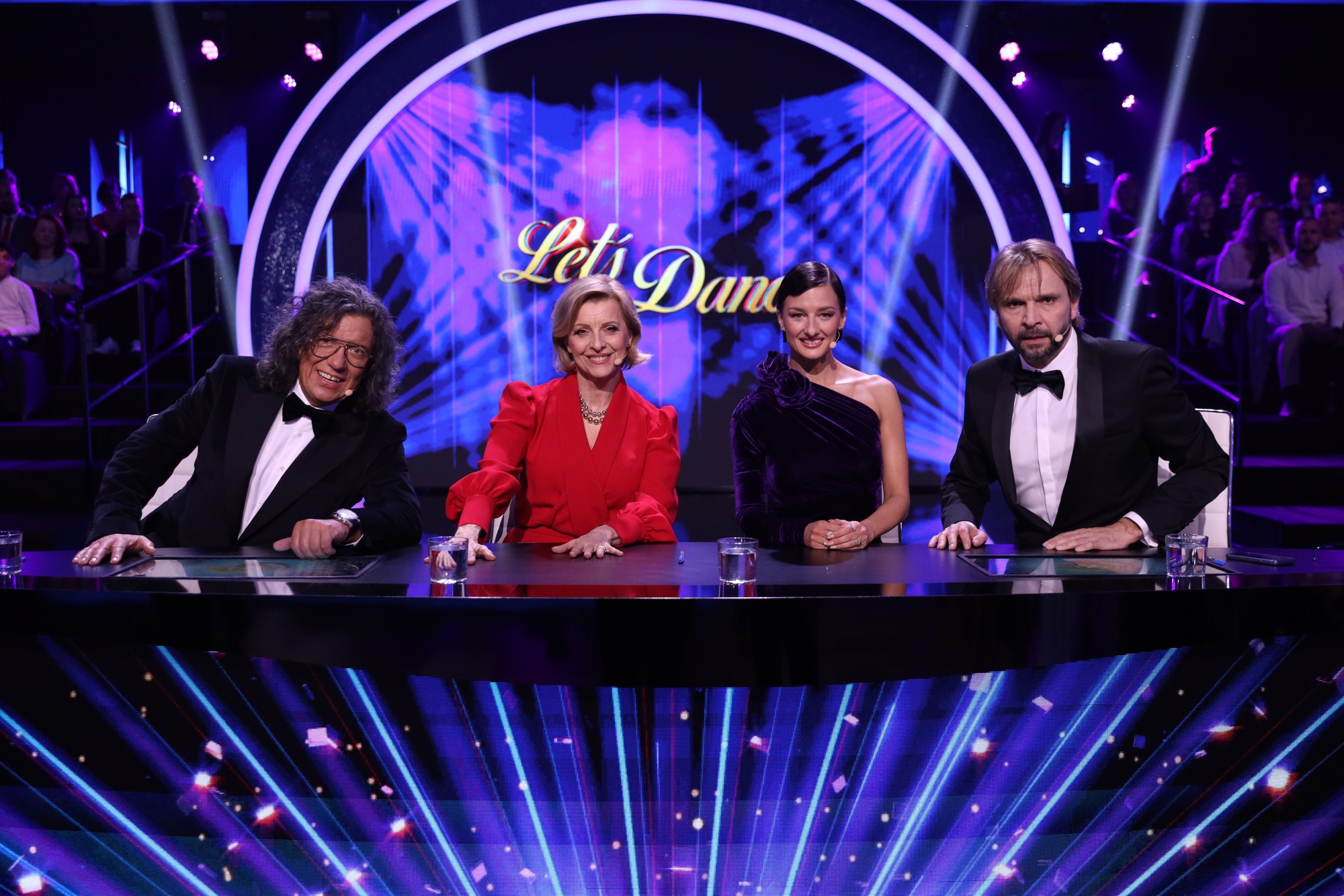 Porotu 11. série tanečnej šou Let's Dance tvoria: Richard Genzer, Tatiana Drexler, Laura Arcolinová a Ján Ďurovčík.