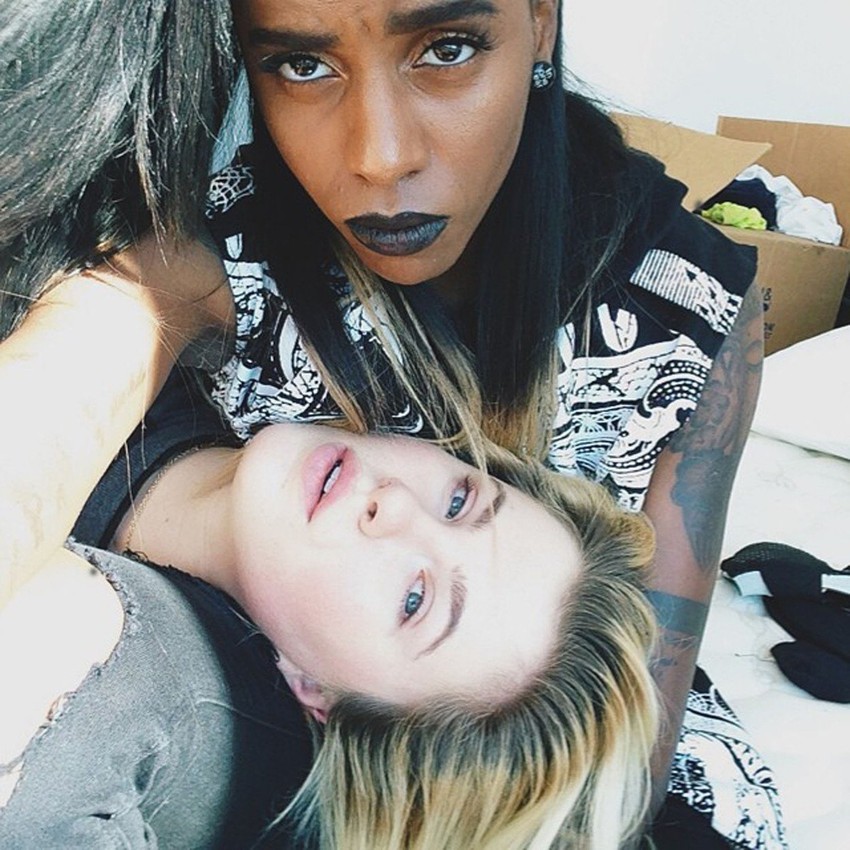 Ajrlend Boldvin sa devojkom