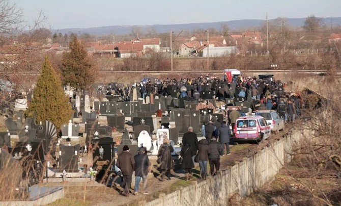Na sahranu bi trebalo otići u neupadljivoj garderobi tamnijih boja