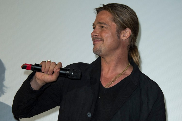 Brad Pitt na premierze w Paryżu