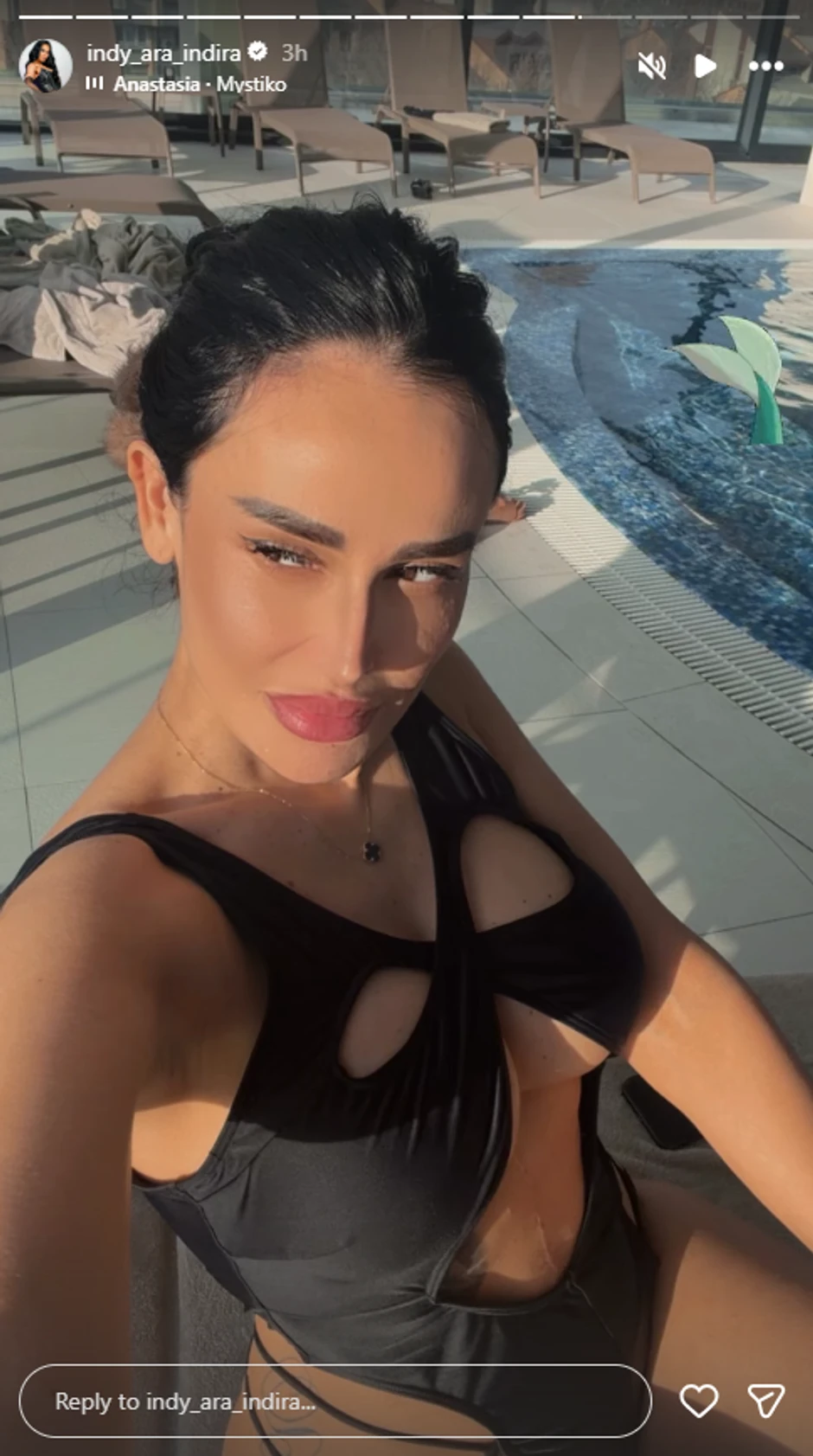 Indi u provokativnom kupaćem kostimu