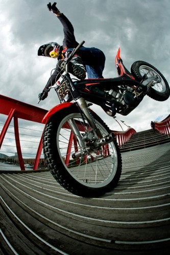 Można jeździć po schodach...