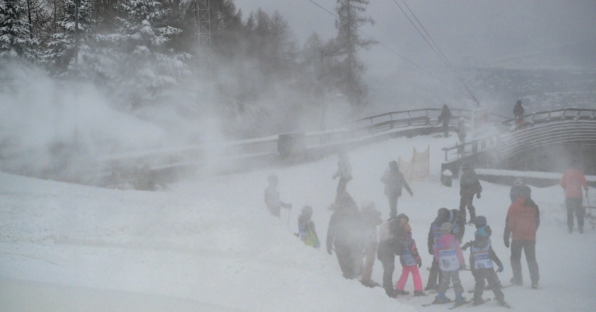 Alert IMGW dla czterech województwa. Dziś intensywne opady śniegu i zamiecie