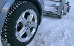 Wyjazd samochodem na narty. Lepiej sprawdzić przepisy, bo mandat za 23 tys. zł to nie żart