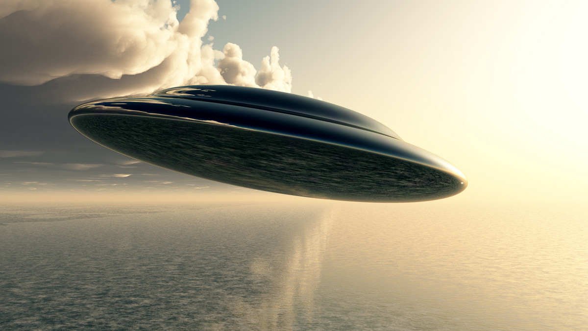 Pilot jednego z samolotów, przelatujących nad londyńskim lotniskiem Heathrow, zgłosił przypadek bliskiego spotkania z UFO. Jego zdaniem tajemniczy obiekt zmierzał prosto na samolot i w ostatniej chwili udało się uniknąć kolizji.