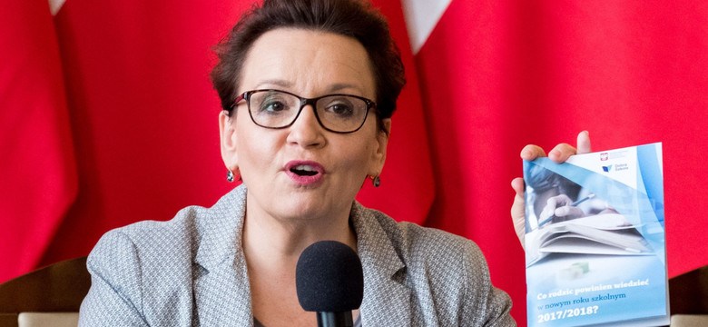 Minister Zalewska: Spodziewamy się dodatkowych 10 tys. etatów dla nauczycieli