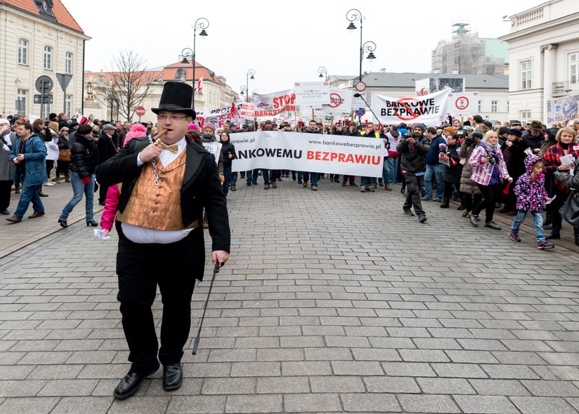 Każdy Polak dopłaci 150 zł do pomocy frankowiczom