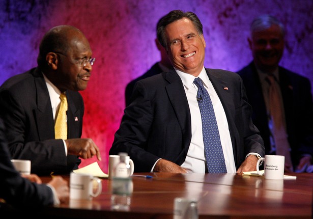 Mitt Romney i Herman Cain podczas debaty prezydenckiej