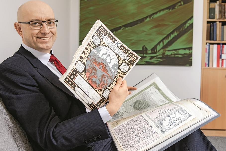 Liczące sobie po sto czy nawet sto pięćdziesiąt lat historyczne papiery wartościowe Leszek Koziorowski zaczął kolekcjonować w latach 90., płacąc za nie po kilka czy kilkanaście złotych