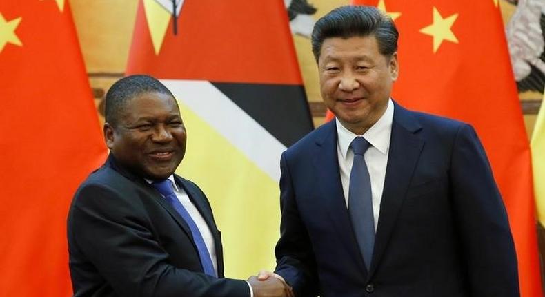 Chinese President Xi Jinping (R) and Mozambican President Filipe Nyusi shake hands at a signing ceremony at the Great Hall of the People in Beijing, China, May 18, 2016. 