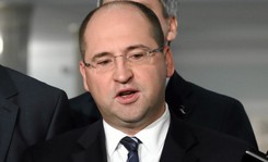 Adam Bielan: Zarabiam na rękę około 10 tysięcy, ale gdyby żona...