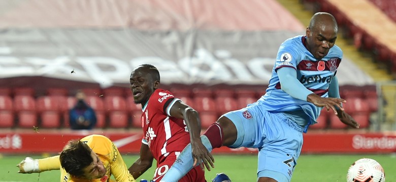 Fabiański dwa razy wyjął piłkę z siatki. Liverpool wyrównał klubowy rekord