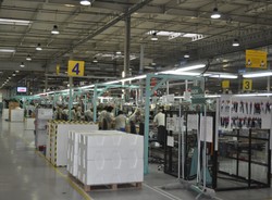 Tak składa się w Polsce telewizory. Zobacz ZDJĘCIA z fabryki