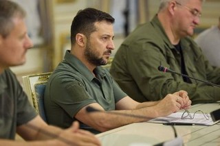 Zełenski: Jestem gotów ustąpić od razu. Stawia warunki