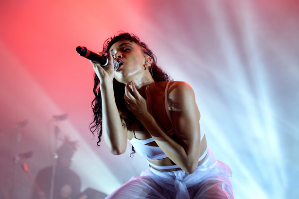 FKA Twigs zapowiada album "Magdalene" nagraniem "Home With You" [WIDEO]