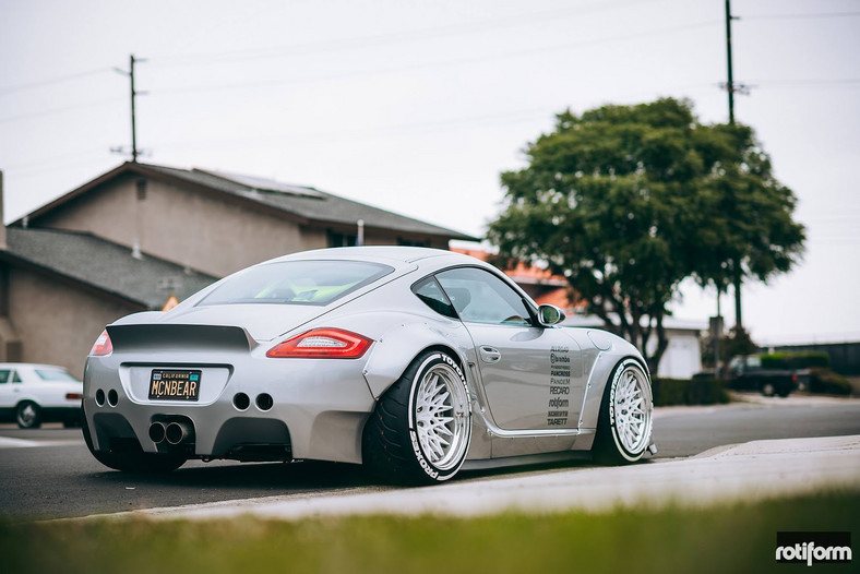 Porsche Cayman – nisko i szeroko