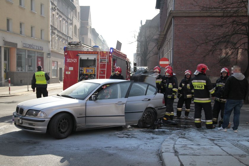 W centrum Opola spłonęło BMW