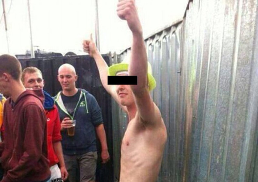 Fotografija na kojoj se u necenzurisanoj verziji vidi kako devojka oralno zadovoljava mladića