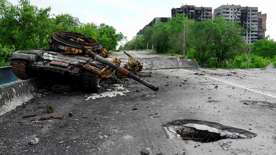 Zniszczony rosyjski czołg w Mariupolu
