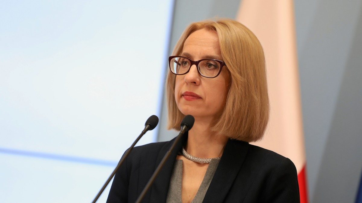 Teresa Czerwińska to jedno z nazwisk wymienianych w kontekście spodziewanej rekonstrukcji rządu Mateusza Morawieckiego. Większość Polaków nie wie, czy minister finansów powinna ustąpić ze stanowiska - wynika z sondażu SW Research przeprowadzonego dla "Rzeczpospolitej".