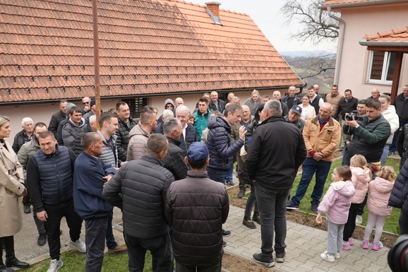 Glišić obišao domaćinstvo Stanković u selu Rasovac: Putevi i vodosnabdevanje najveći problemi meštana, krećemo u obnovu