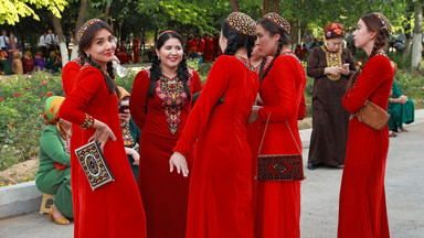 W Turkmenistanie uczennice poddawane są testowi na dziewictwo, aby „ocenić moralność”