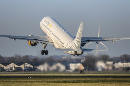 Linie lotnicze ukarane. Narzucały stewardesom surowe zasady dotyczące obuwia i makijażu