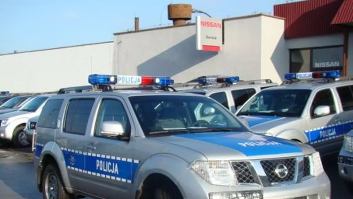 Nissan Pathfinder - policja się zbroi