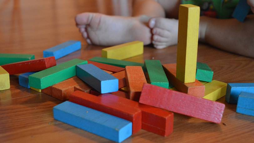 Beliebte Holzbausteine für Kinder im Vergleich