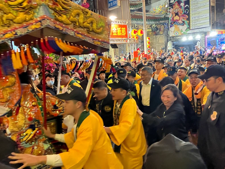 Ko Ven Dže je prisustvovao na paradi božanstava u budističkom hramu