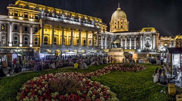 A Budai Vár teraszain lesz a rendezvény.