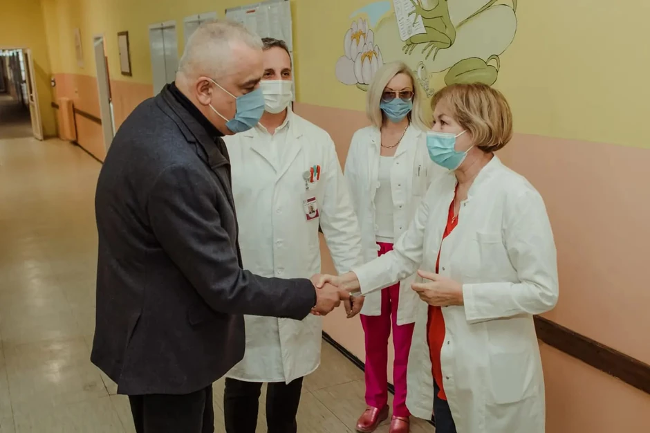 Stevan Bakić, gradonačelnik Subotice, u Opštoj bolnici