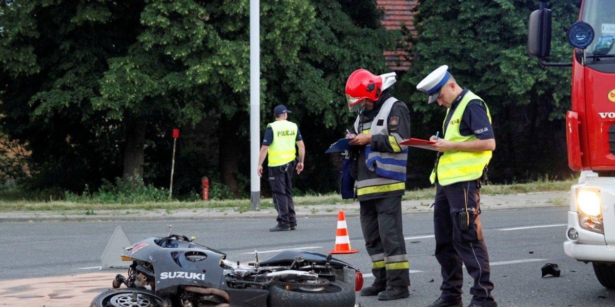 Motocyklista wjechał na czerwonym