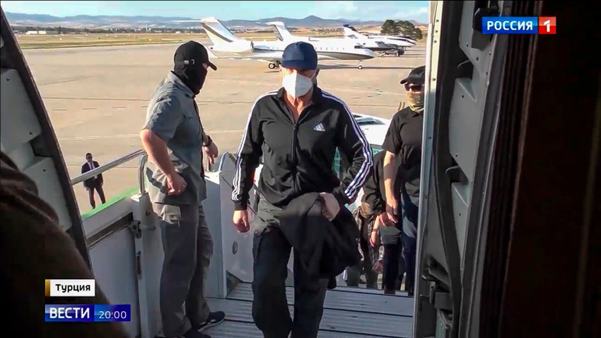 Vadim Krasikov ulazi u ruski avion u Ankari