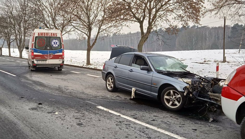 Czołówka BMW i ciężarówki na DK92 fot. OSP Mostki