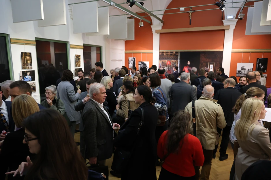 Izložba o KIM u Parizu