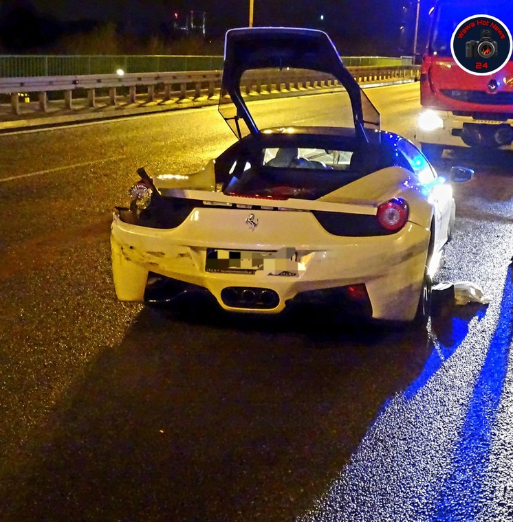 Ferrari 458 Italia rozbite na moście Siekierkowskim w Warszawie