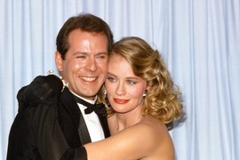 Bila u vezi sa OŽENJENIM SRBINOM pa se verila sa SRPSKIM PSIHOLOGOM: Stavili je na CRNU LISTU HOLIVUDA kao LJUBAVNICU i evo kako slavna glumica izgleda sa 75 GODINA