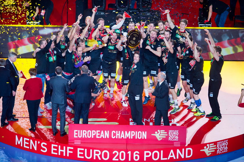 Mistrzostwa Europy w piłce ręcznej: Niemcy balowali w szatni. Lał się alkohol