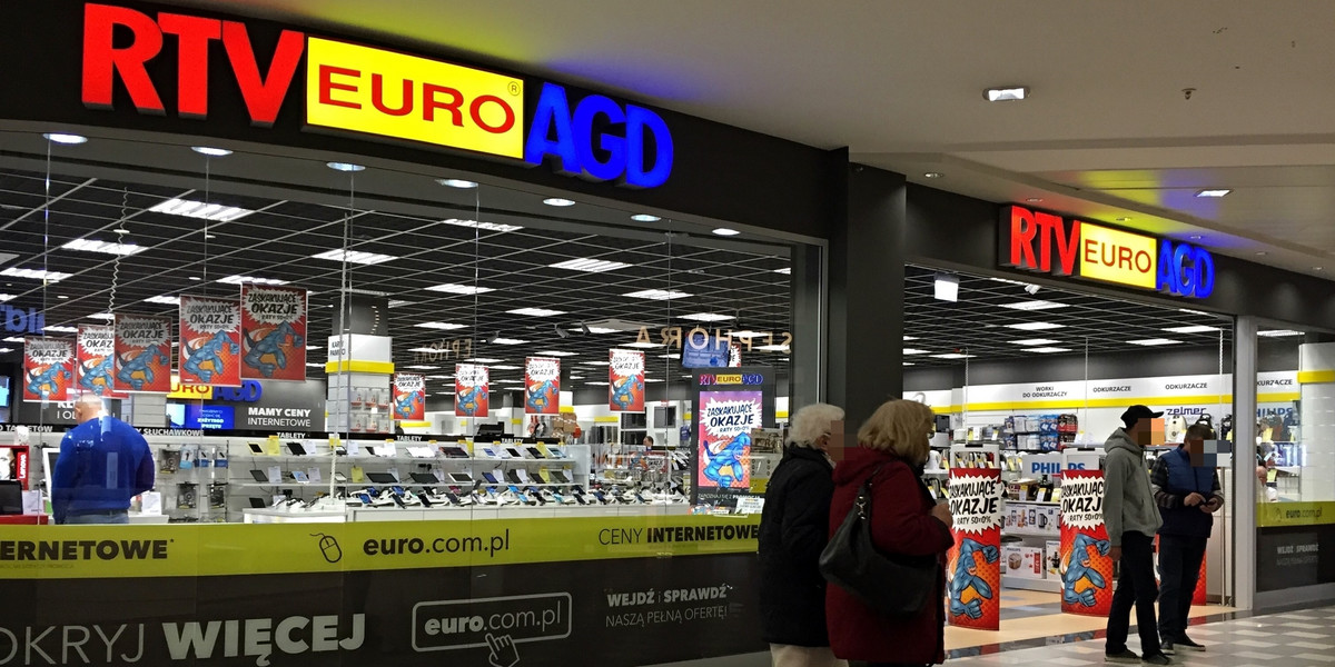 "Rzeczpospolita" donosi, że co najmniej kilka sklepów sieci RTV Euro AGD jest otwarta mimo obostrzeń.