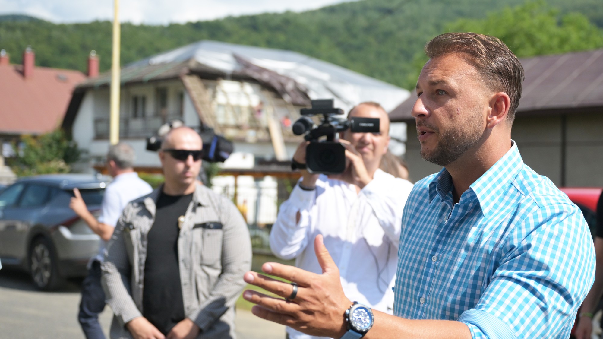Minister vnútra SR Matúš Šutaj Eštok navštívil 19. júla 2025 obec Margecany, postihnutú veternou smršťou.